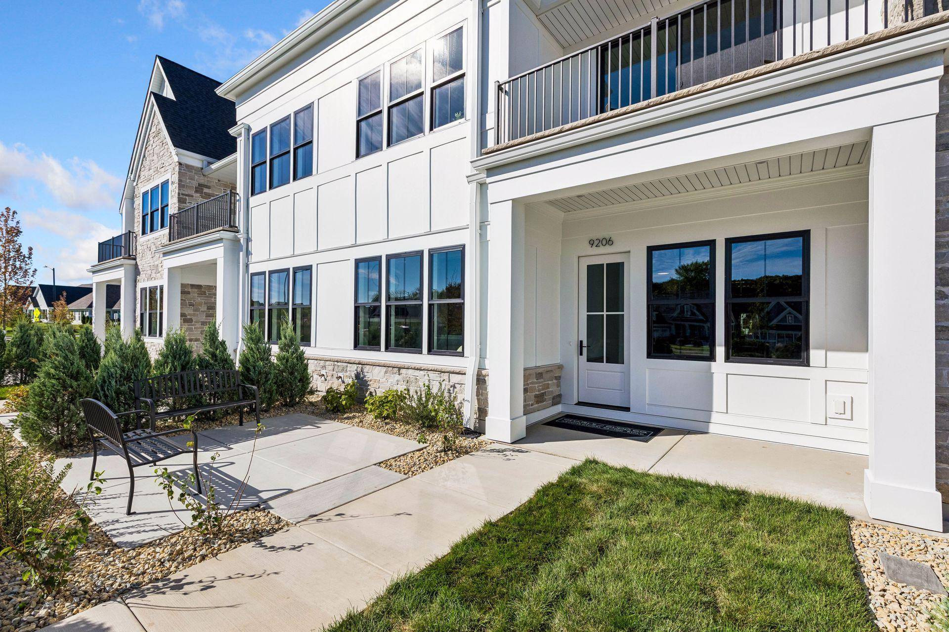 9206 Avienda WAY, Chanhassen, MN 55317
