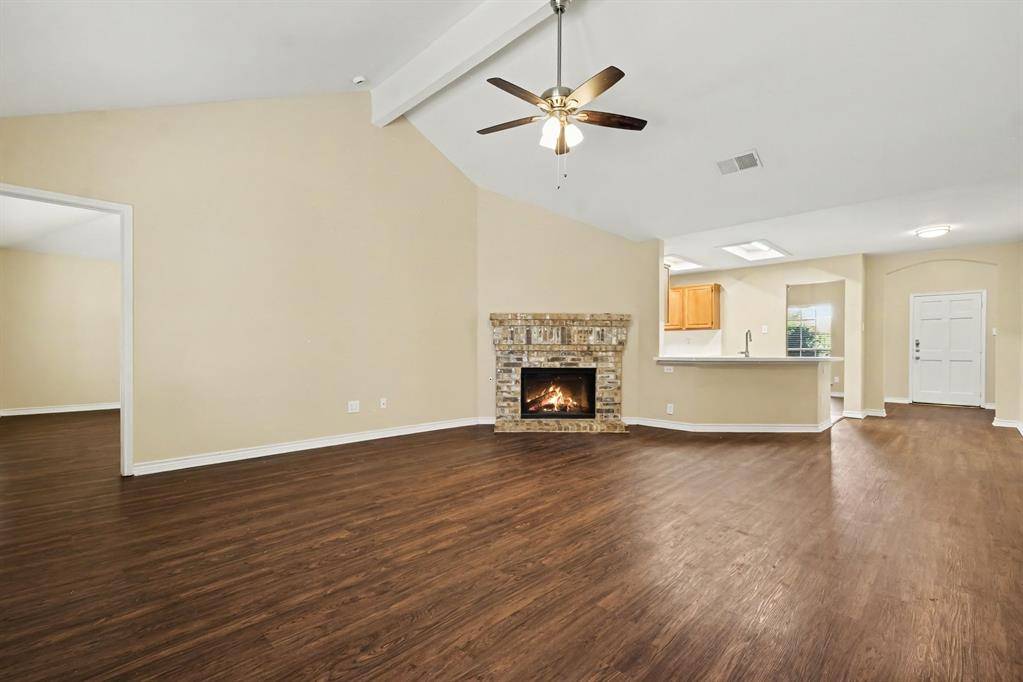 737 Oak Dale Avenue, Lake Dallas, TX 75065