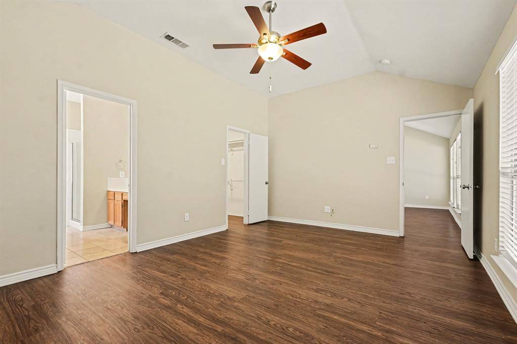 737 Oak Dale Avenue, Lake Dallas, TX 75065