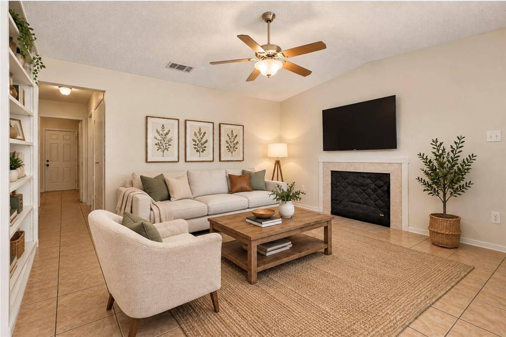 811 Woodland Court, Kennedale, TX 76060