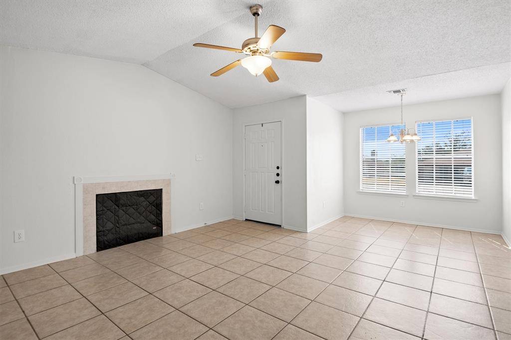 811 Woodland Court, Kennedale, TX 76060