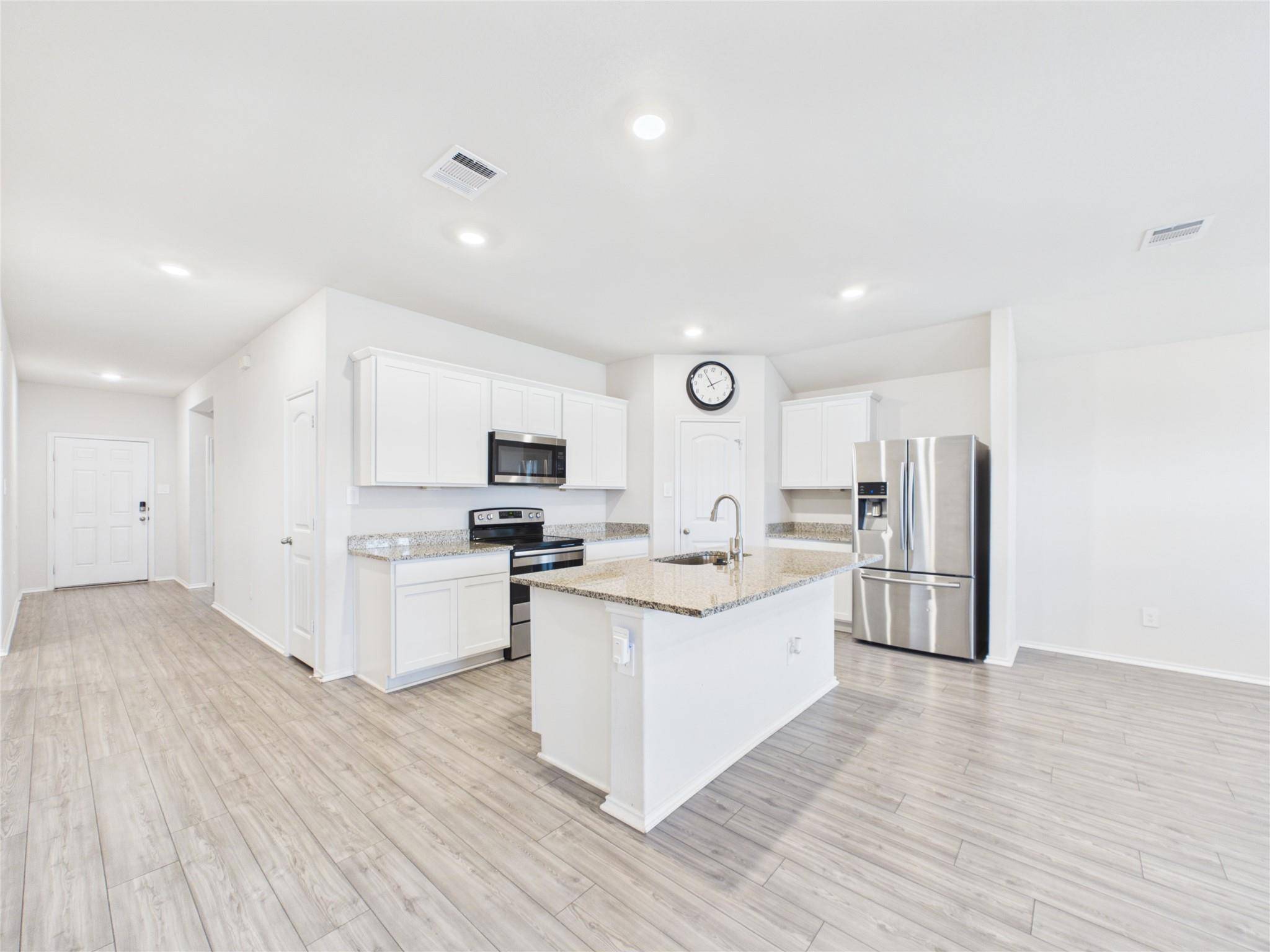 208 Ida LOOP, Seguin, TX 78155
