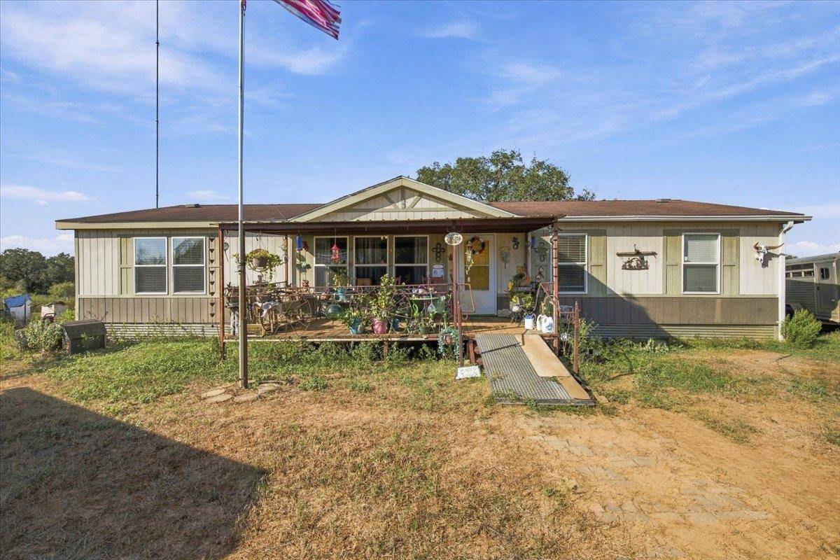 4321 County Road 444, Waelder, TX 78959