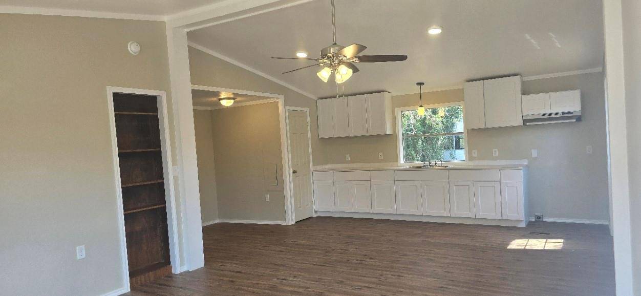 1120 Ainsworth ST, Gonzales, TX 78629