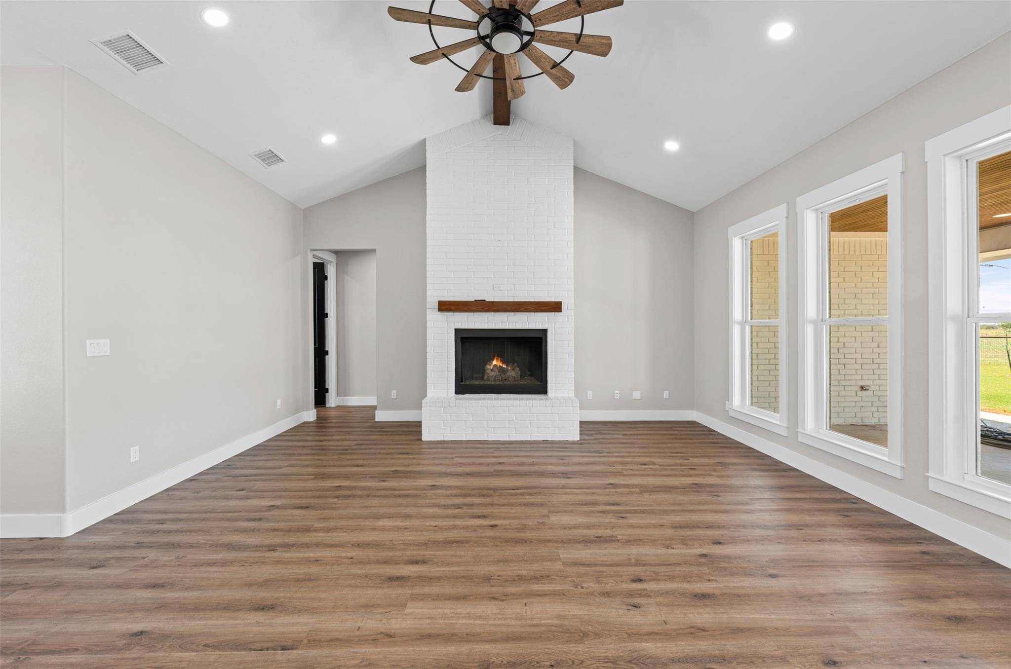 1060 Hackberry RD, Salado, TX 76571