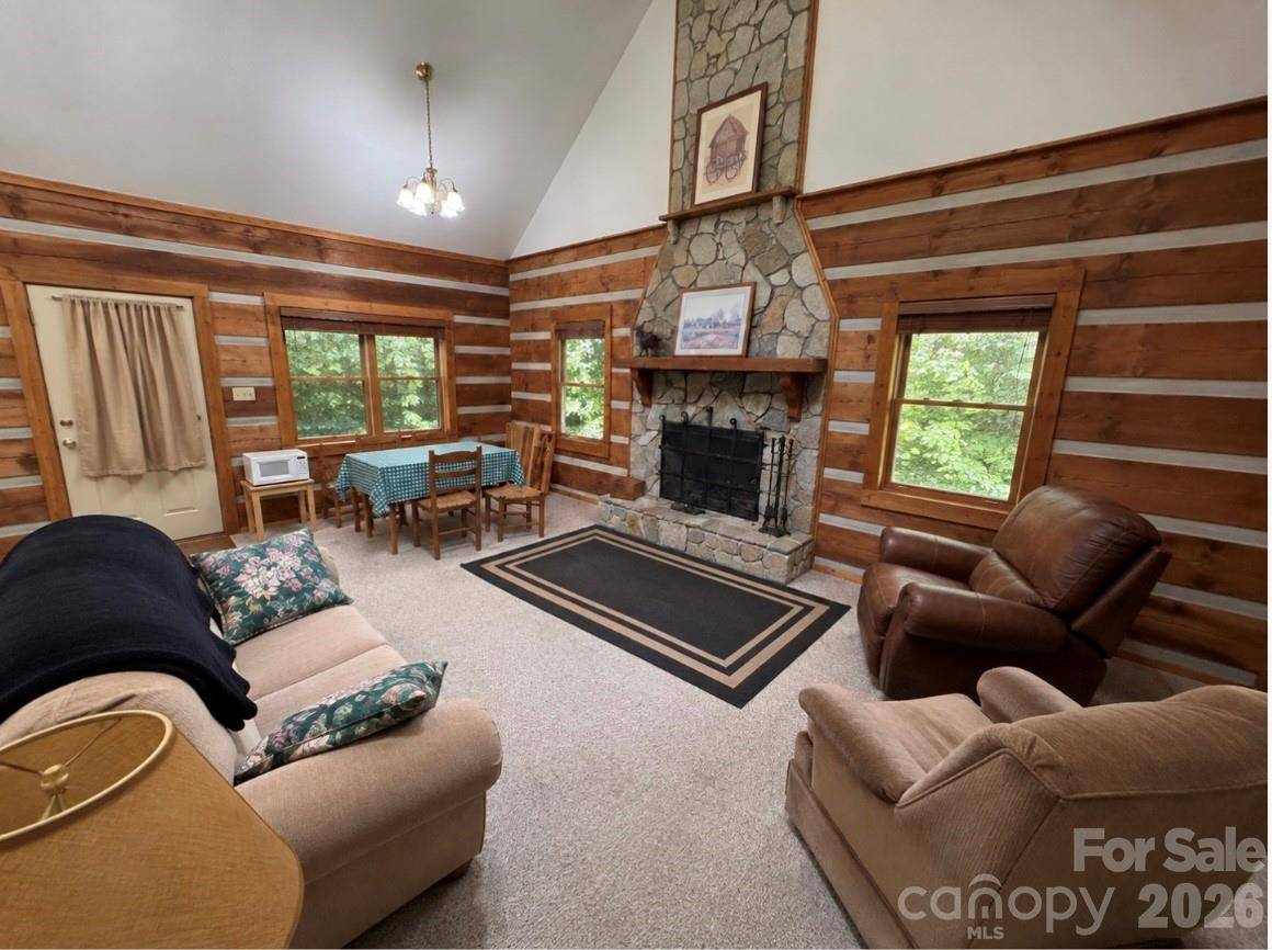 100 Creek Bend RD, Waynesville, NC 28785