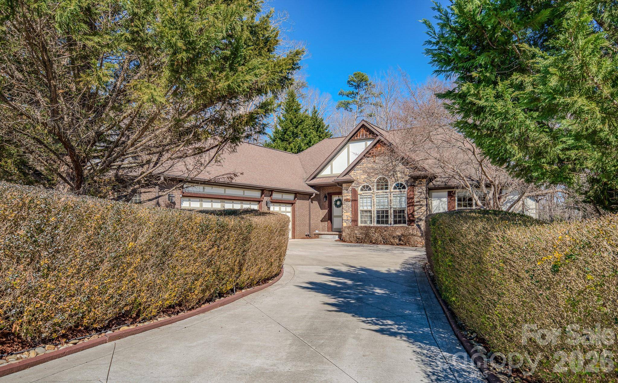 3975 Plantation DR, Morganton, NC 28655