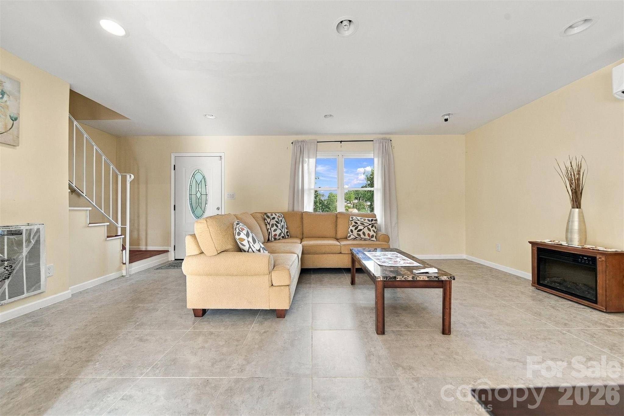 861 8th Street PL SE, Hickory, NC 28602