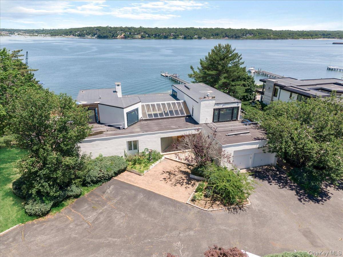 2 Todd DR, Sands Point, NY 11050