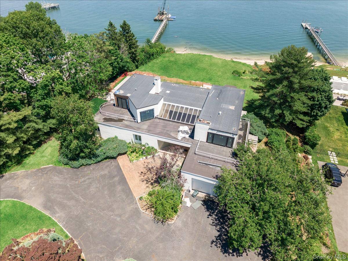 2 Todd DR, Sands Point, NY 11050