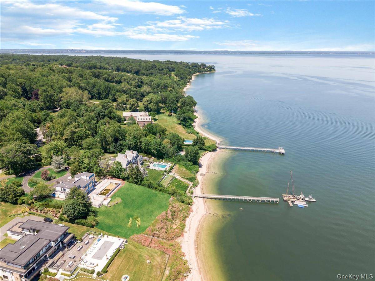 2 Todd DR, Sands Point, NY 11050