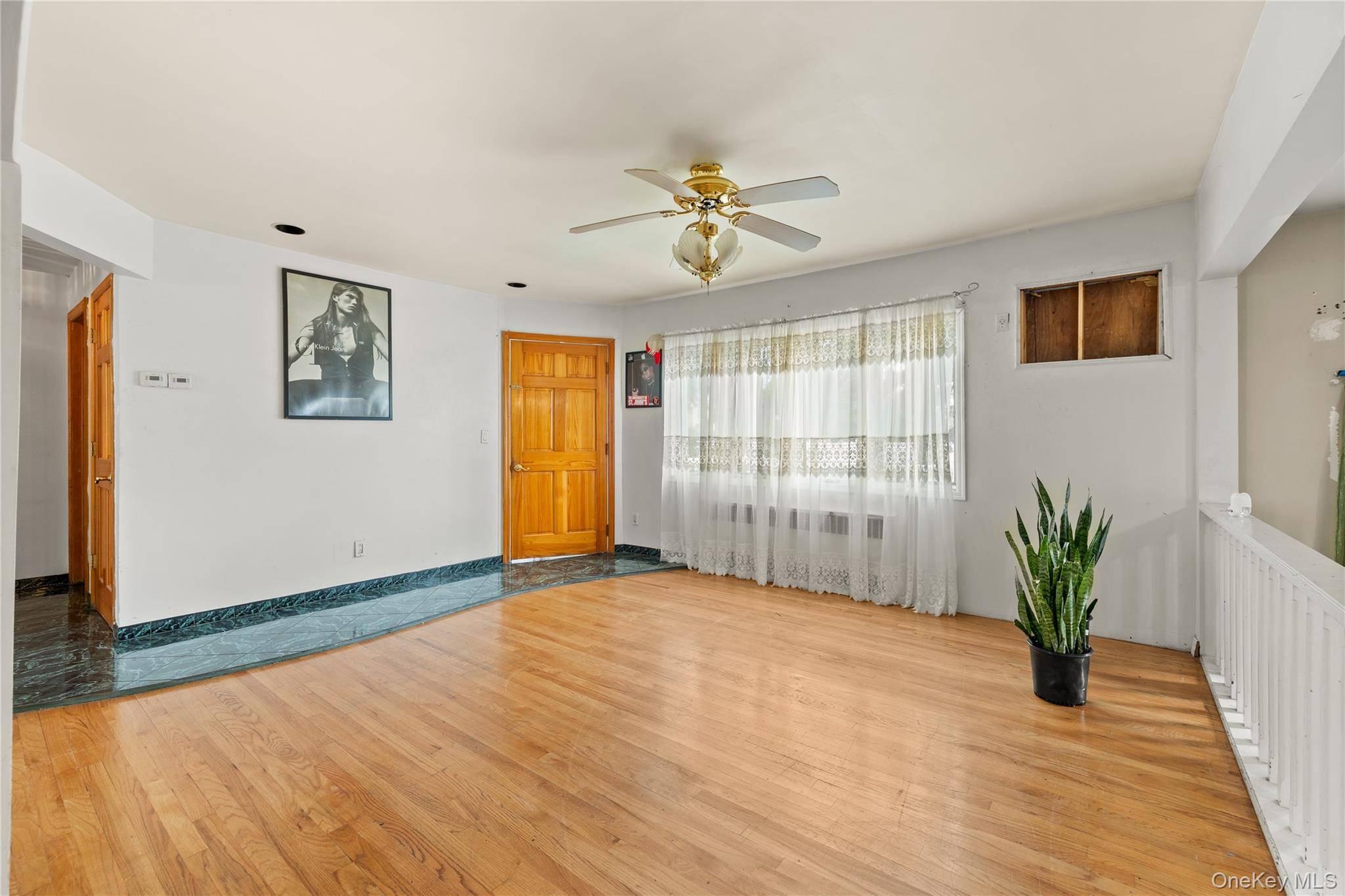 947 N Park AVE, Massapequa, NY 11758