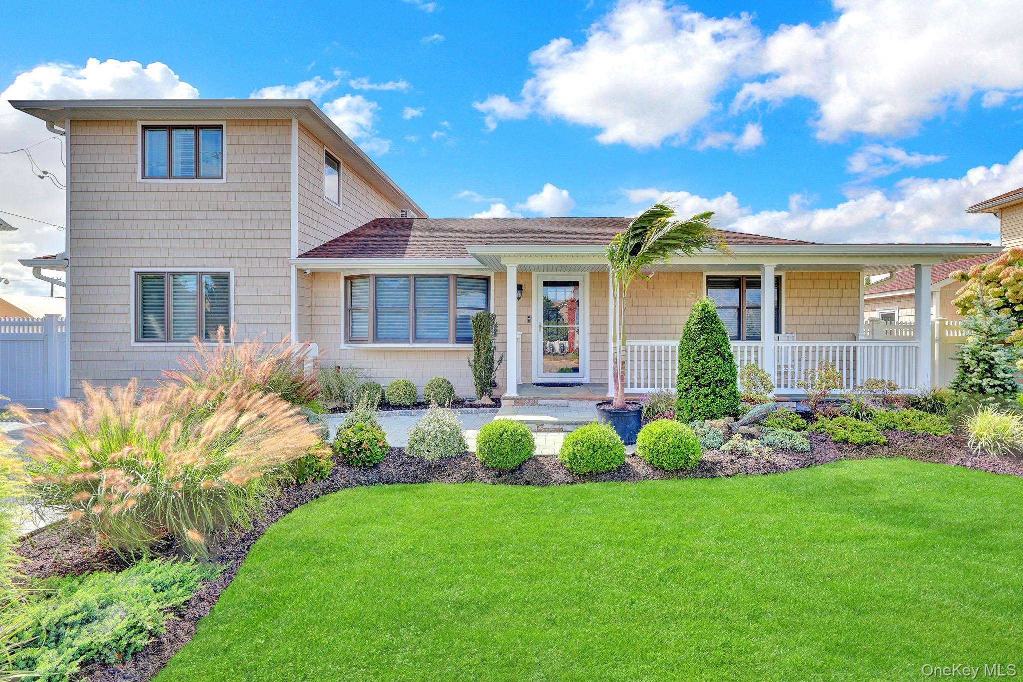 58 Garfield PL, Massapequa, NY 11758
