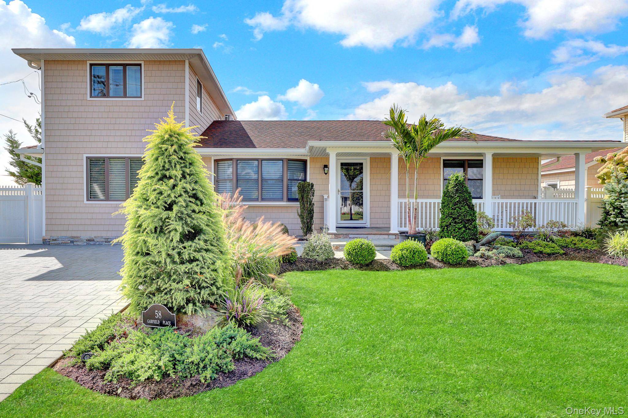 58 Garfield PL, Massapequa, NY 11758