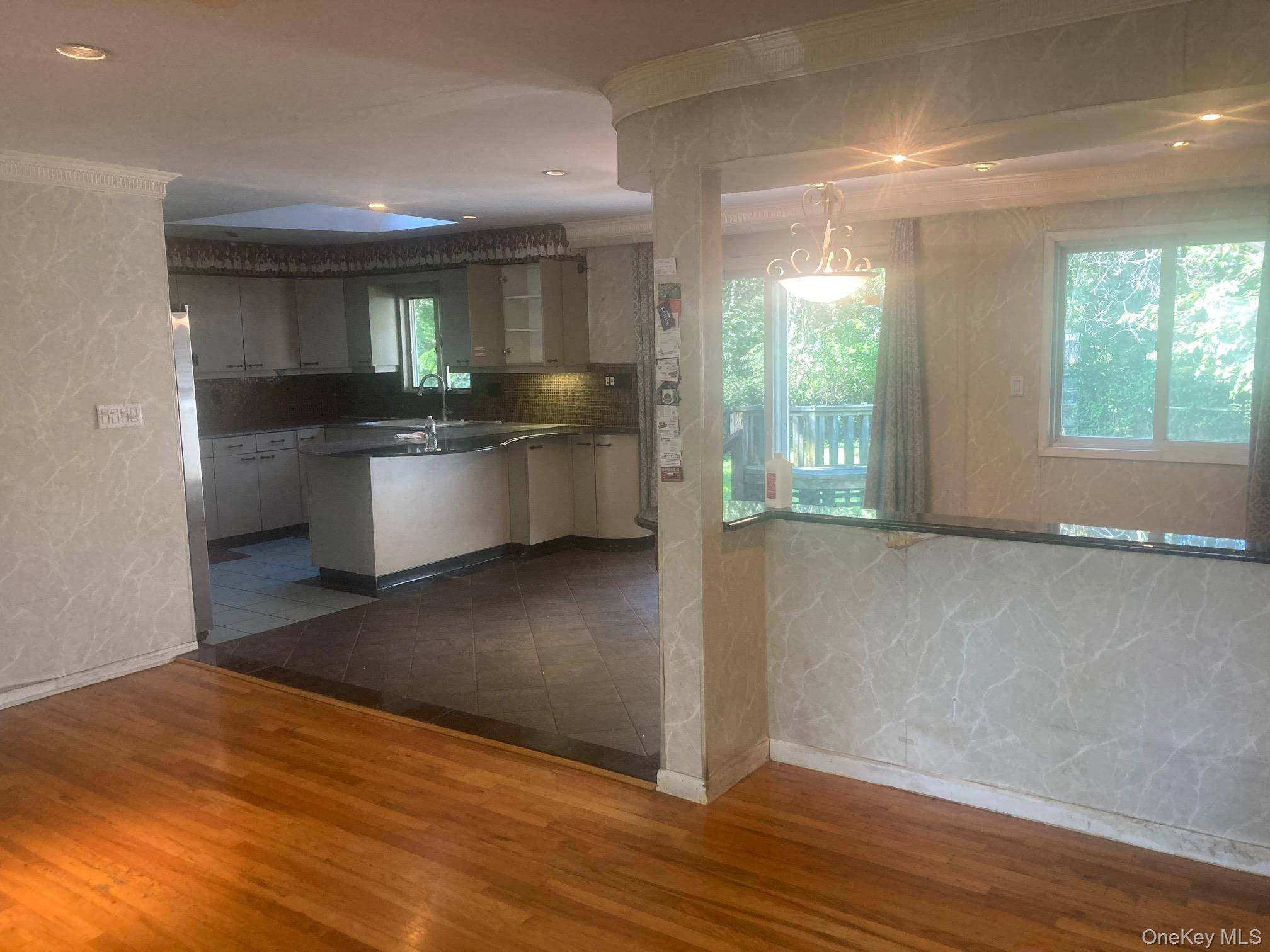 1375 Carole CT, Valley Stream, NY 11580
