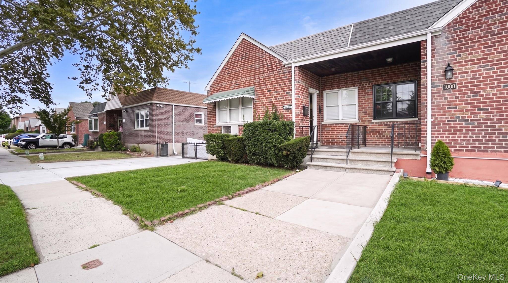 1008 Huntington AVE, Bronx, NY 10465