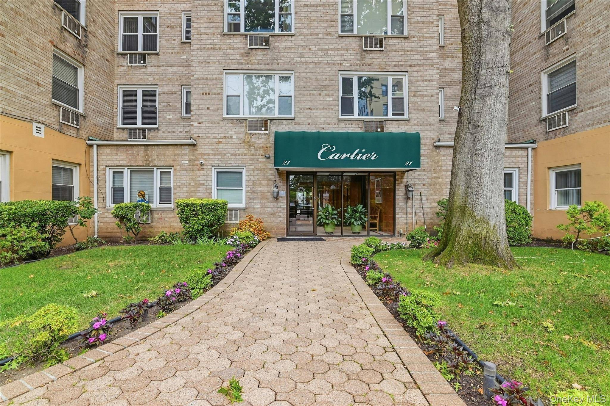 21 Bond ST #3J, Great Neck, NY 11021