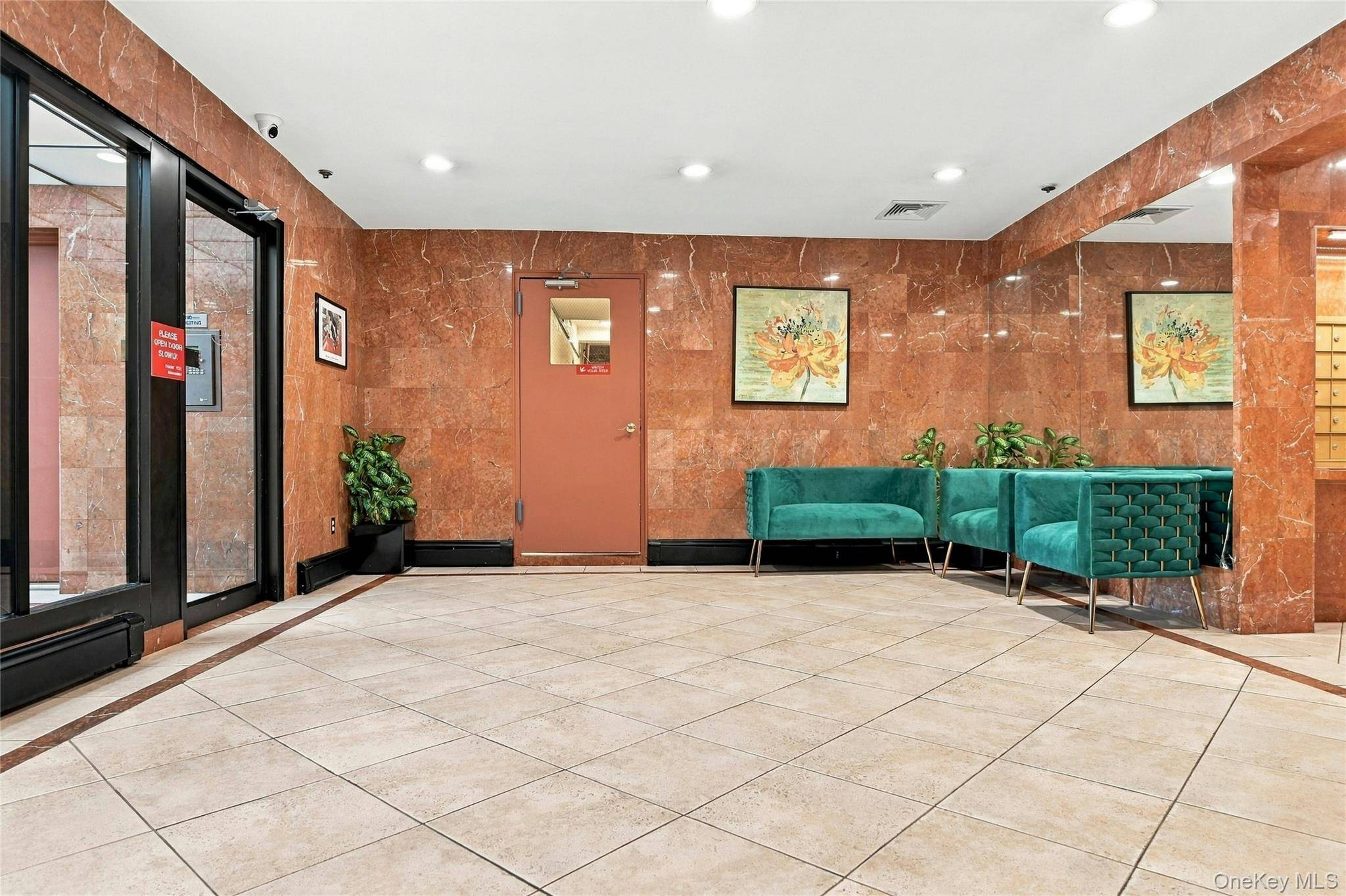 21 Bond ST #3J, Great Neck, NY 11021