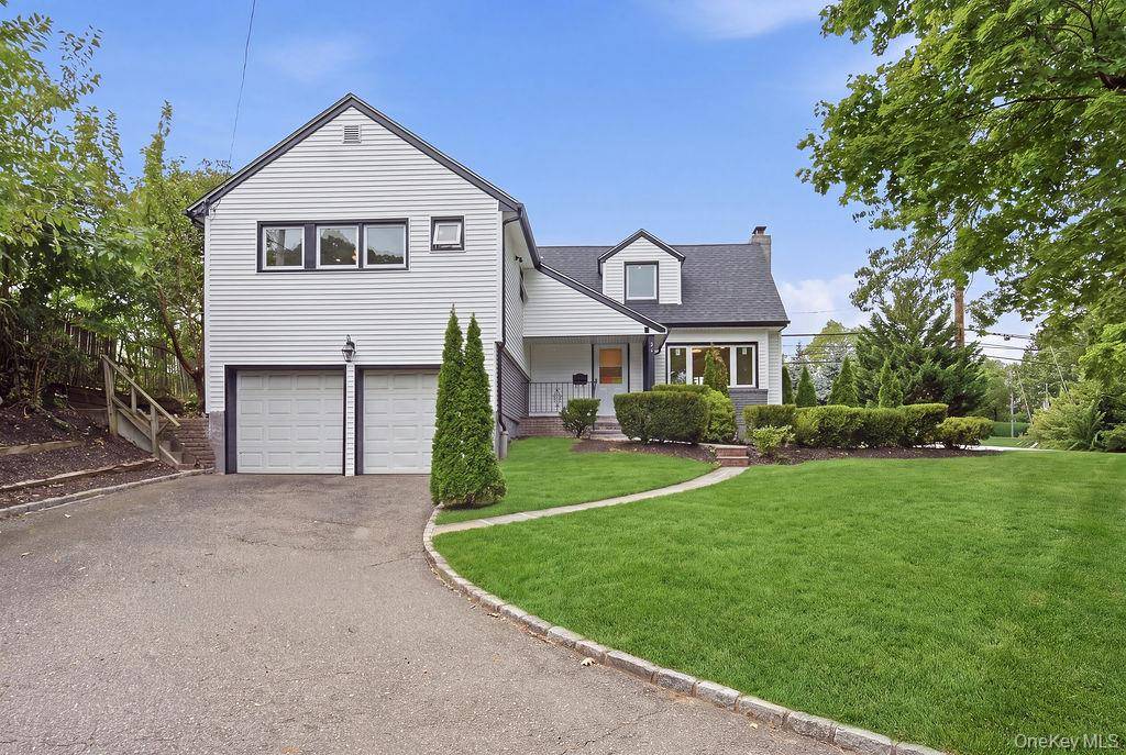 84 Middle Neck RD, Roslyn, NY 11576