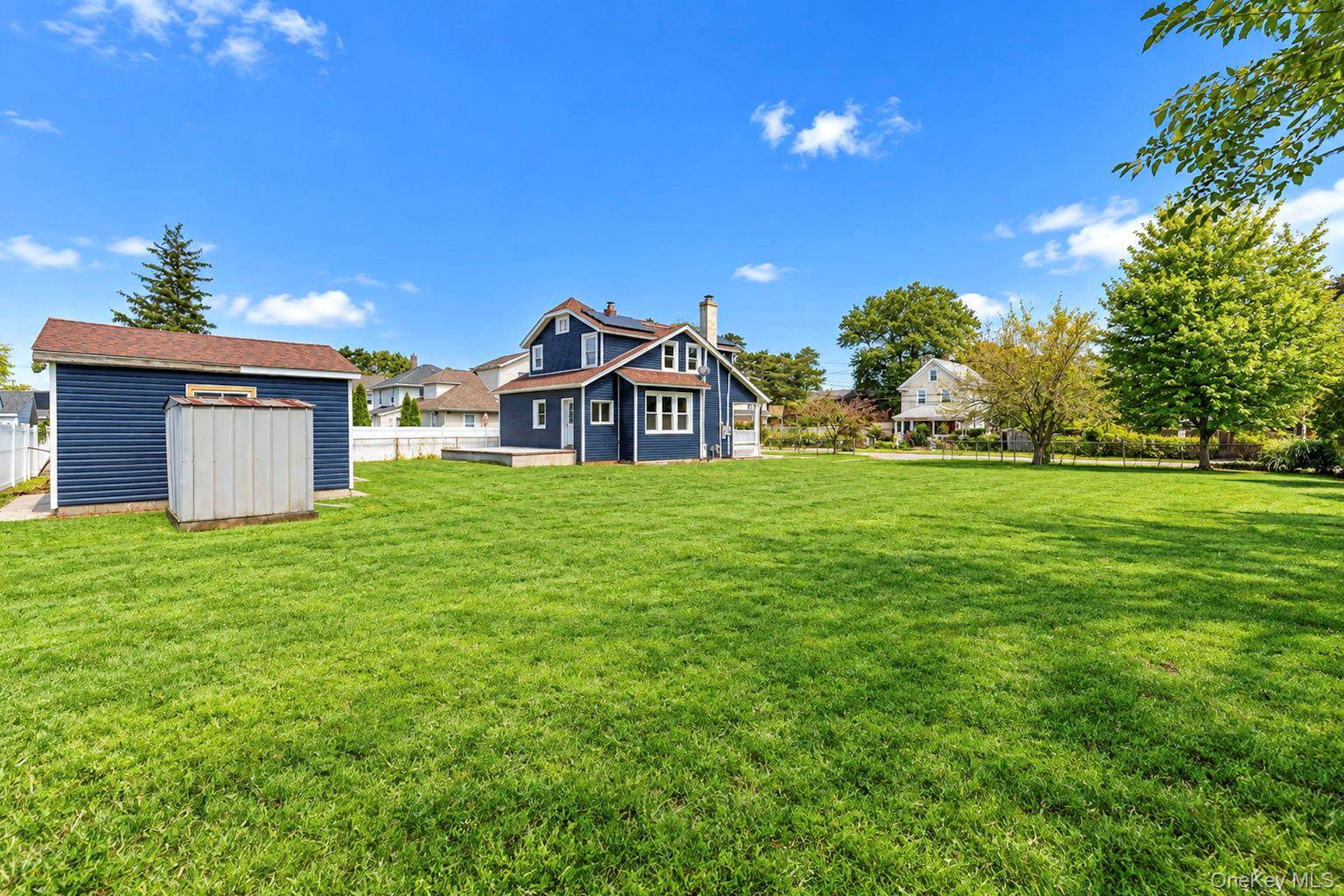 8 Burchell BLVD, Bay Shore, NY 11706