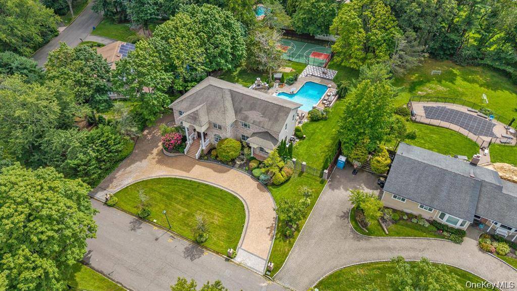 65 Threepence DR, Melville, NY 11747