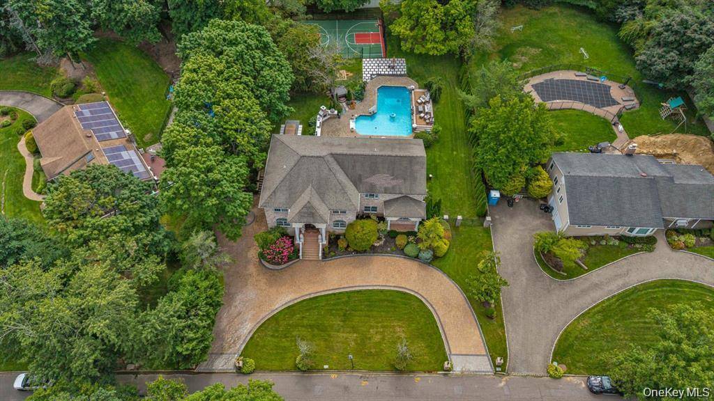 65 Threepence DR, Melville, NY 11747
