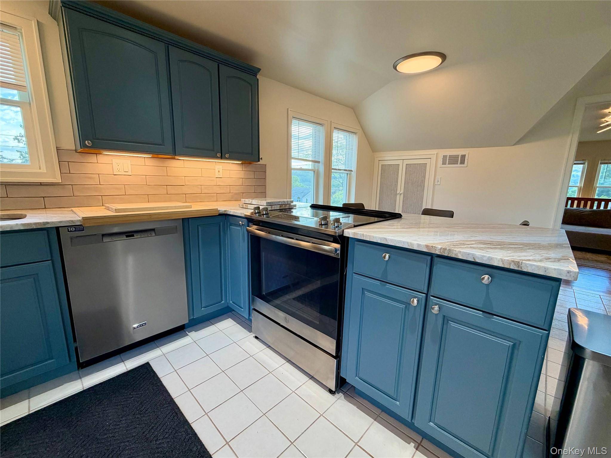 9 Lafayette ST #2, Verplanck, NY 10596