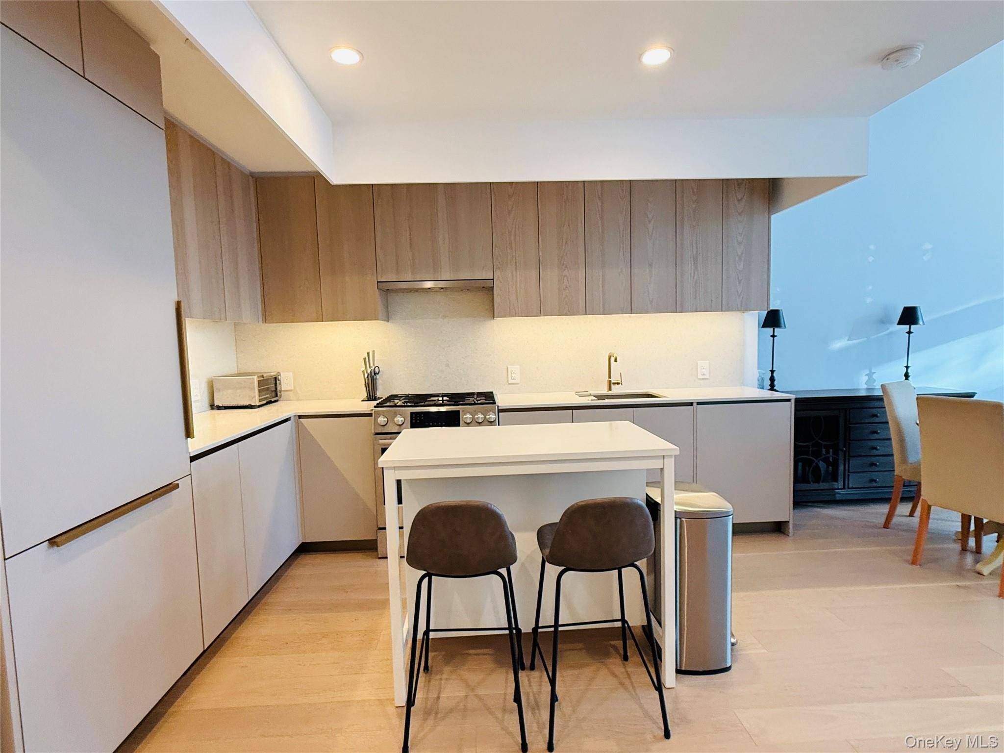3 Court SQ #533, Long Island City, NY 11101