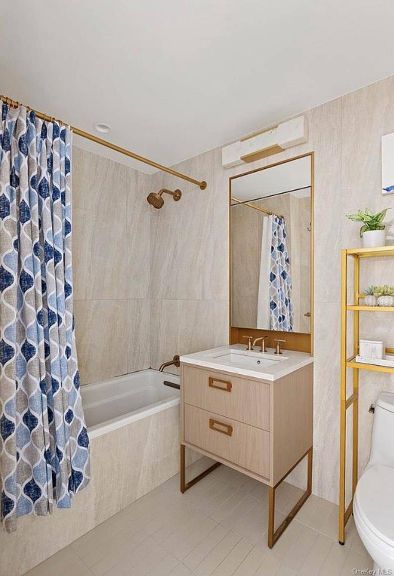 3 Court SQ #533, Long Island City, NY 11101