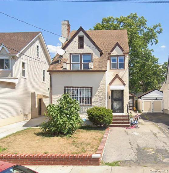 8515 151st ST #3rd fl, Jamaica, NY 11432
