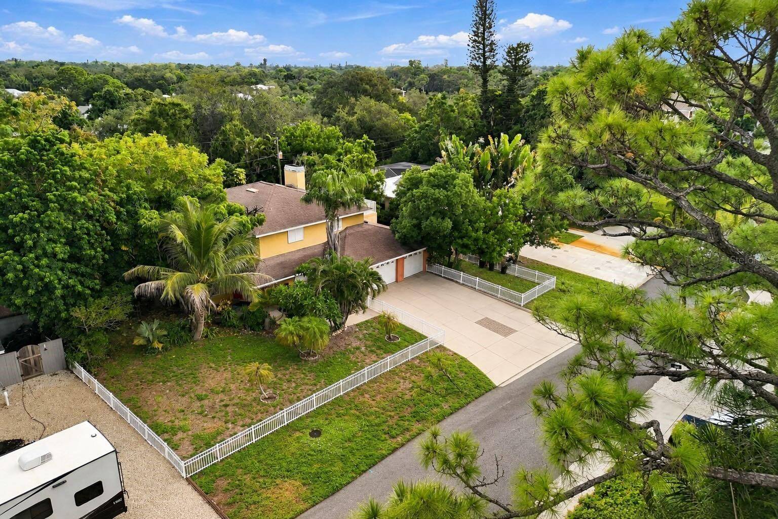 2429 WHIPPOORWILL CIR, Sarasota, FL 34231