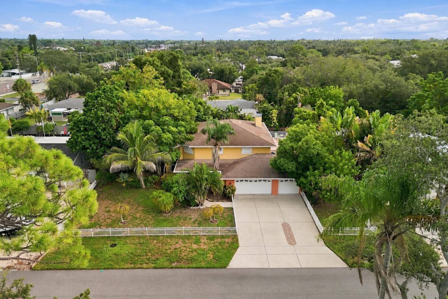 2429 WHIPPOORWILL CIR, Sarasota, FL 34231