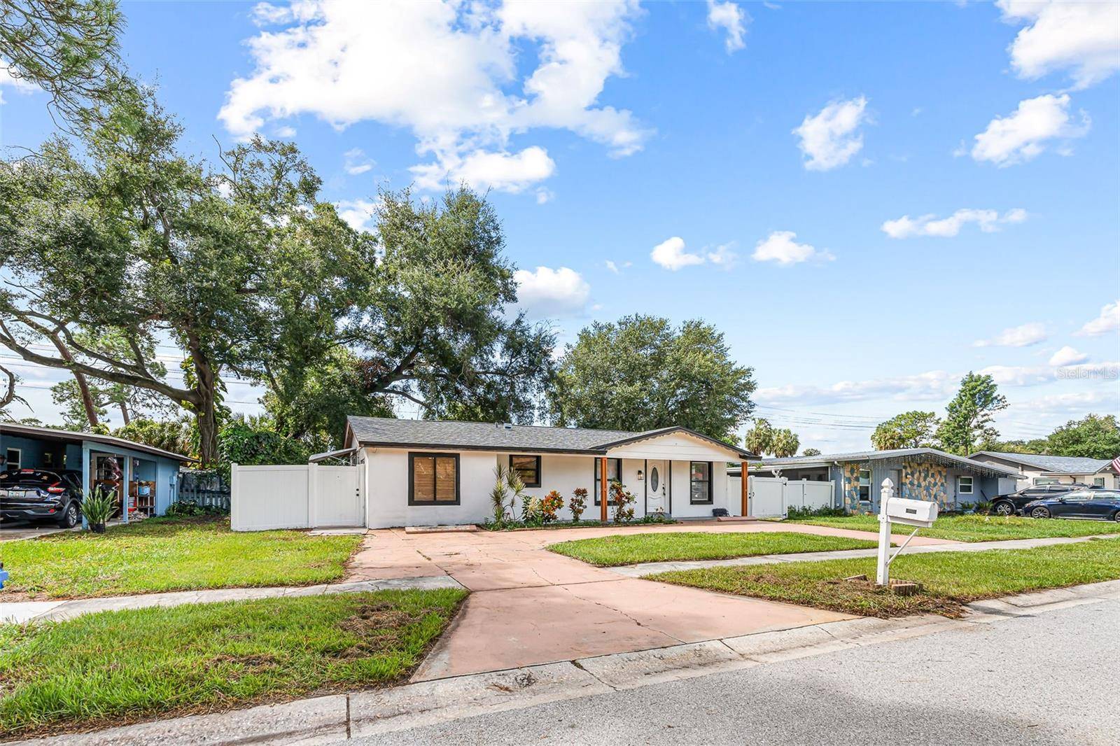 6524 LA MESA CIR, Tampa, FL 33634