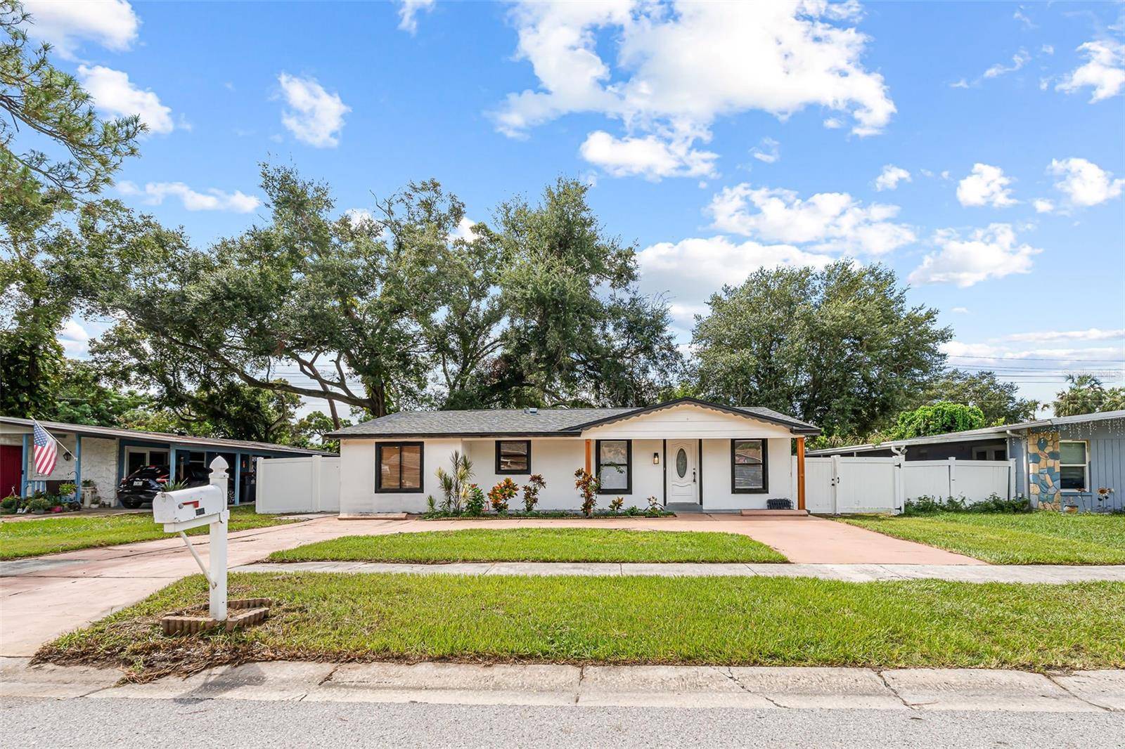 6524 LA MESA CIR, Tampa, FL 33634