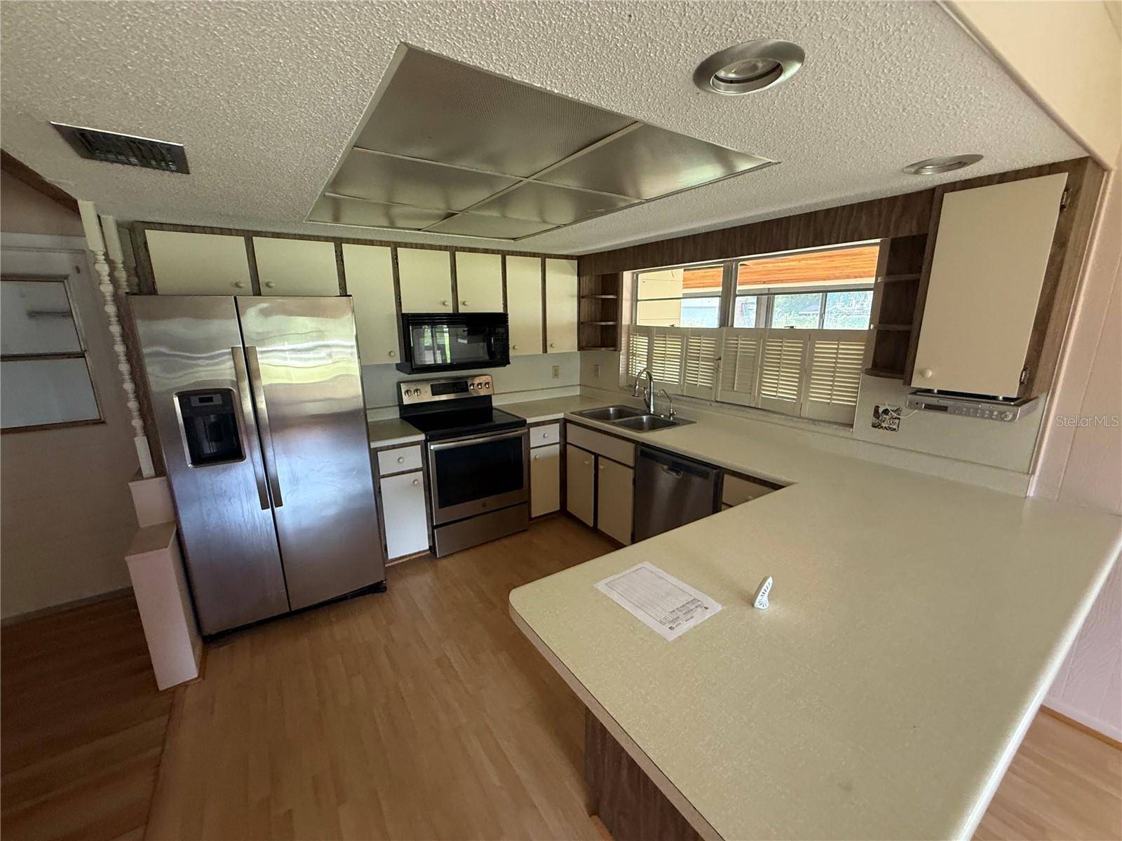 2906 OAK CREST DR, Plant City, FL 33565
