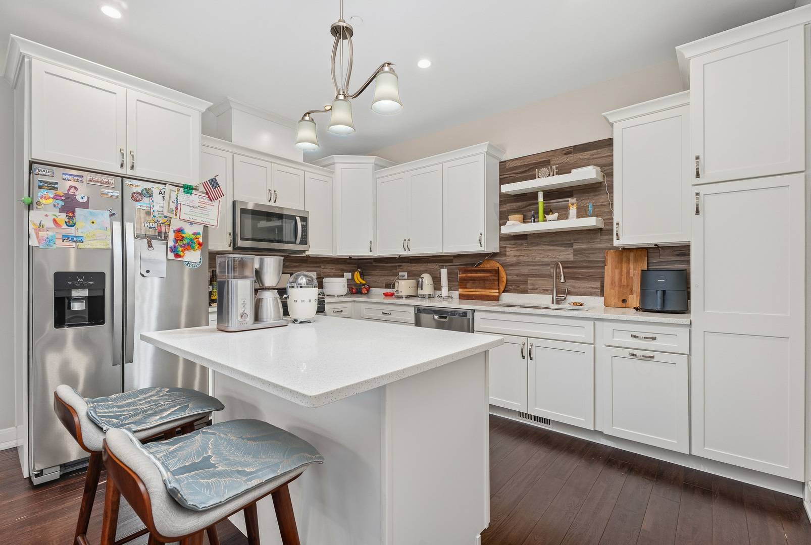 230 S Cass AVE, Westmont, IL 60559