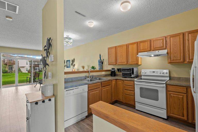657 Providence DR, Shakopee, MN 55379