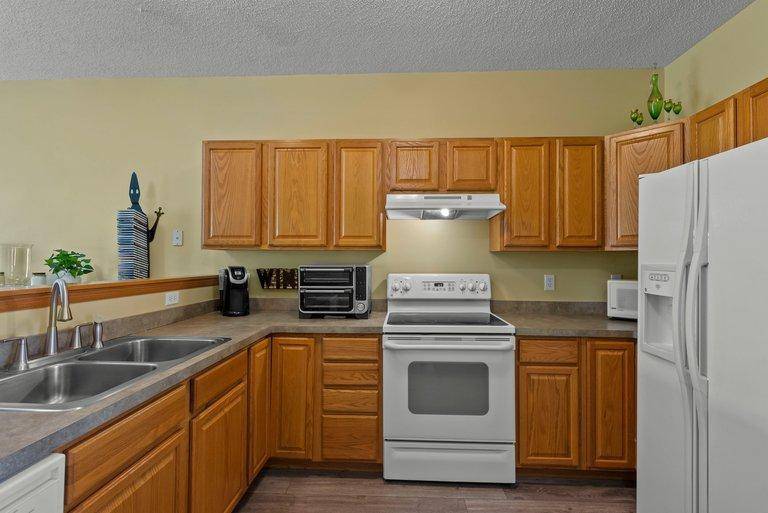 657 Providence DR, Shakopee, MN 55379