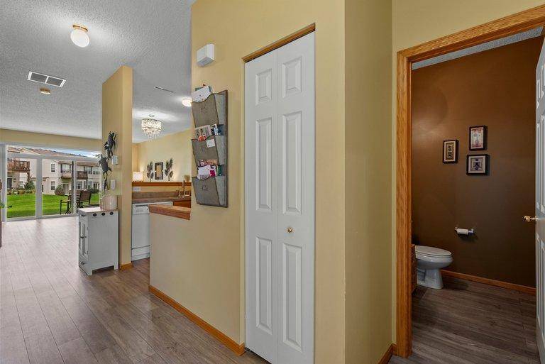 657 Providence DR, Shakopee, MN 55379