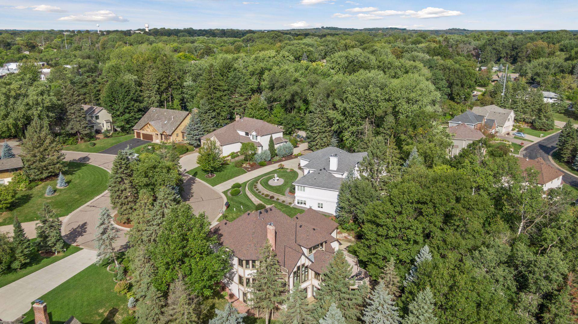 685 Valley View CT, Shoreview, MN 55126