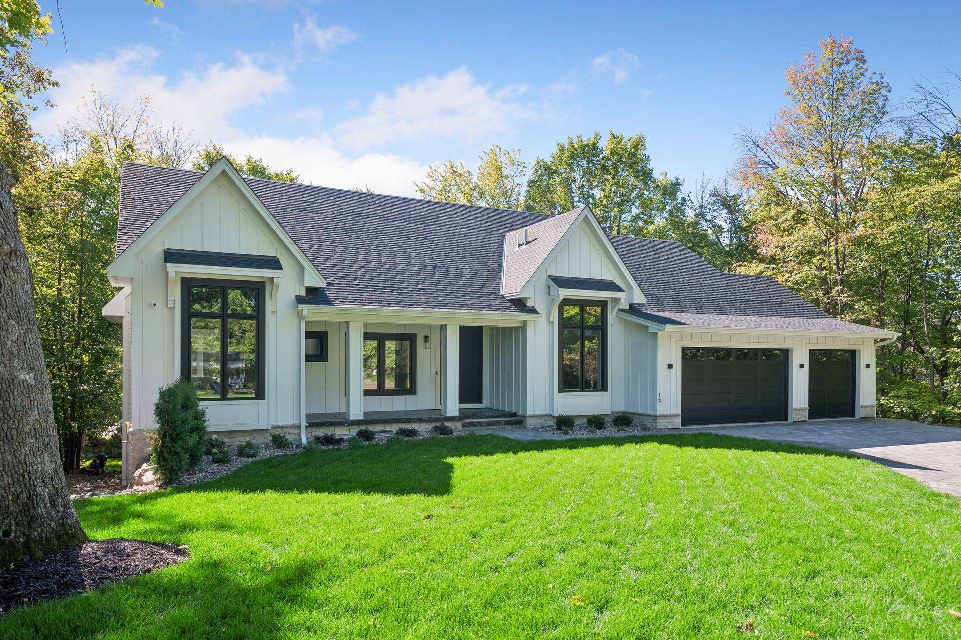 15 Maple Hill DR, Tonka Bay, MN 55331