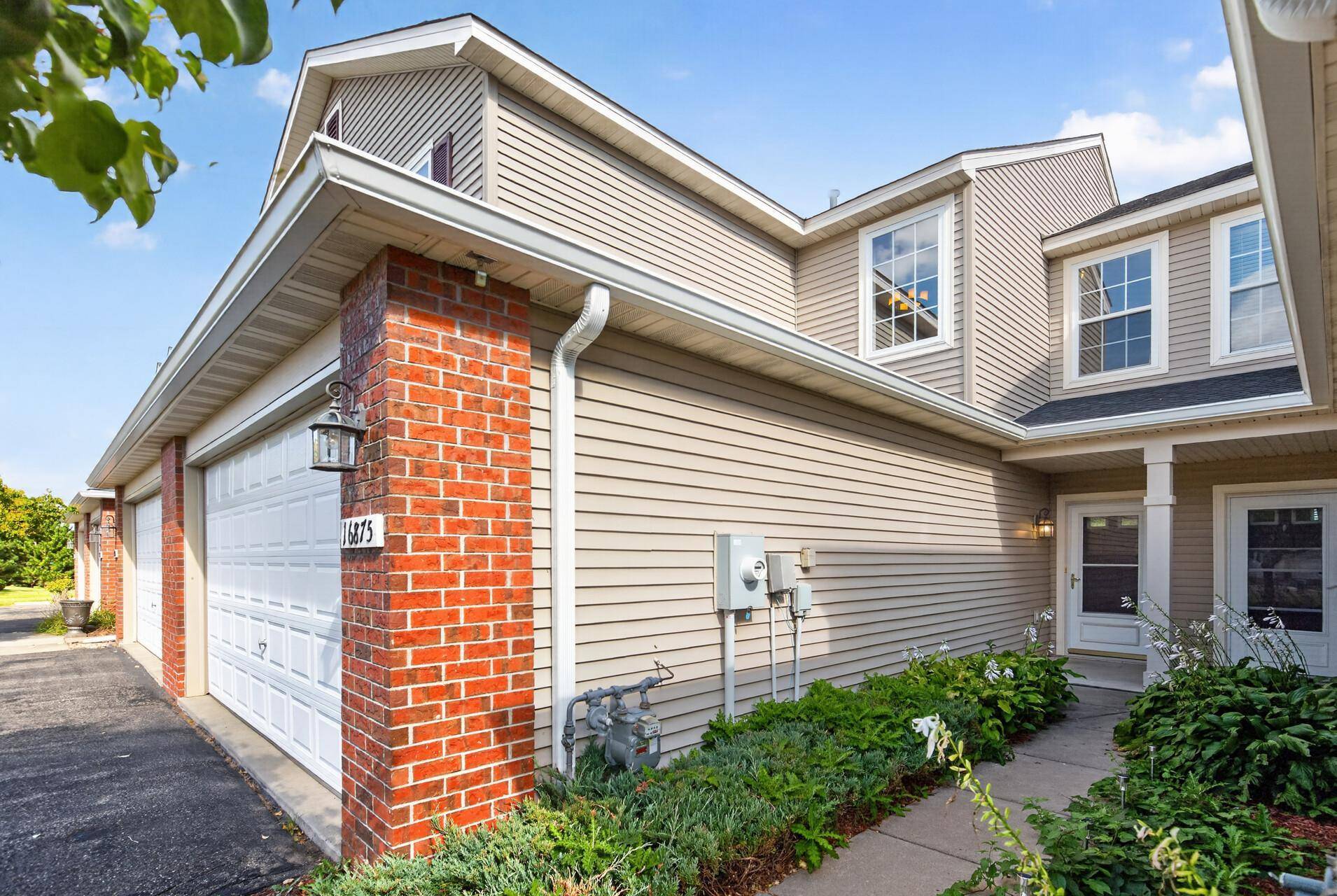 16875 90th CT N, Maple Grove, MN 55311