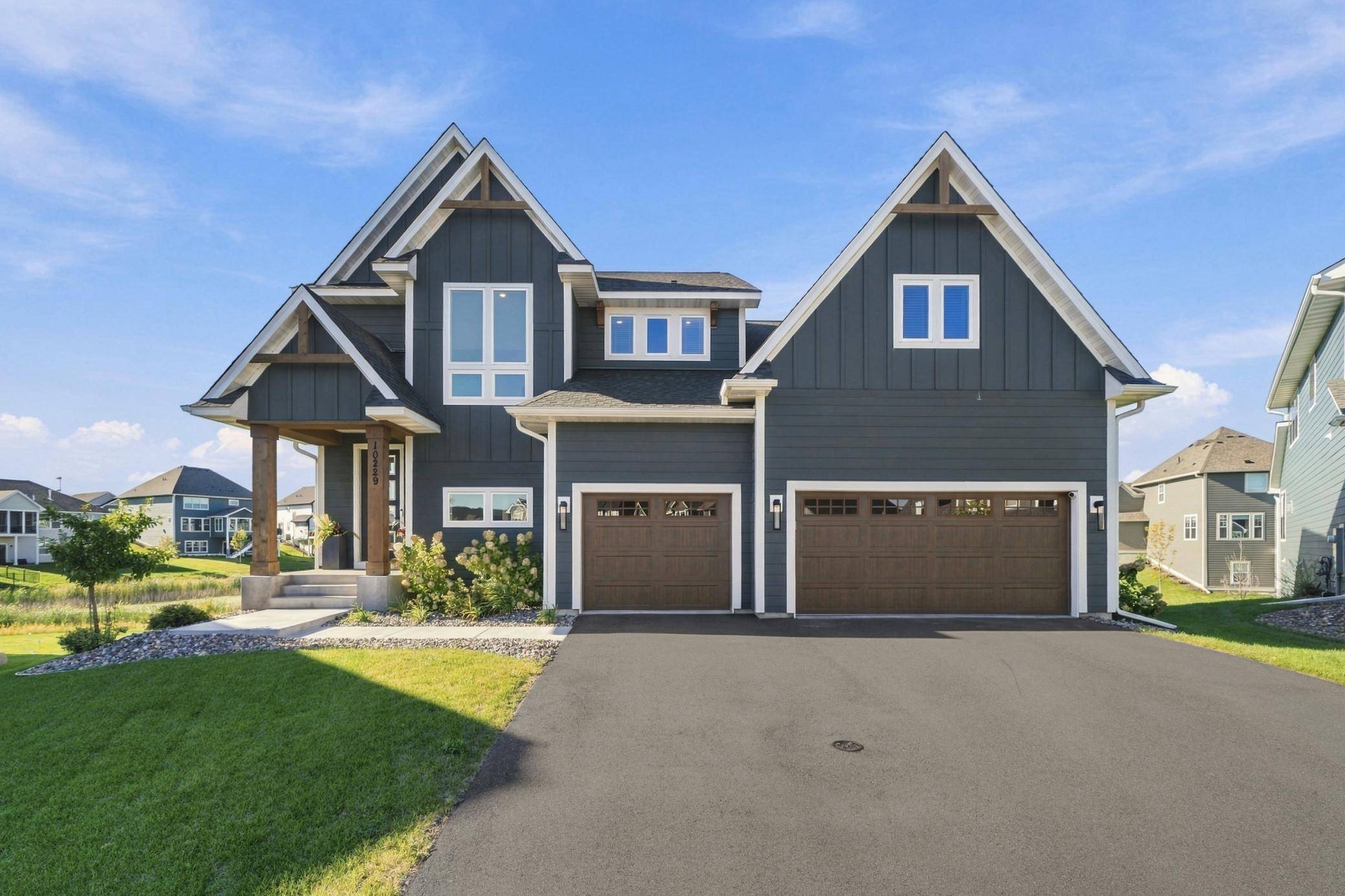 10229 Queensland LN N, Maple Grove, MN 55311