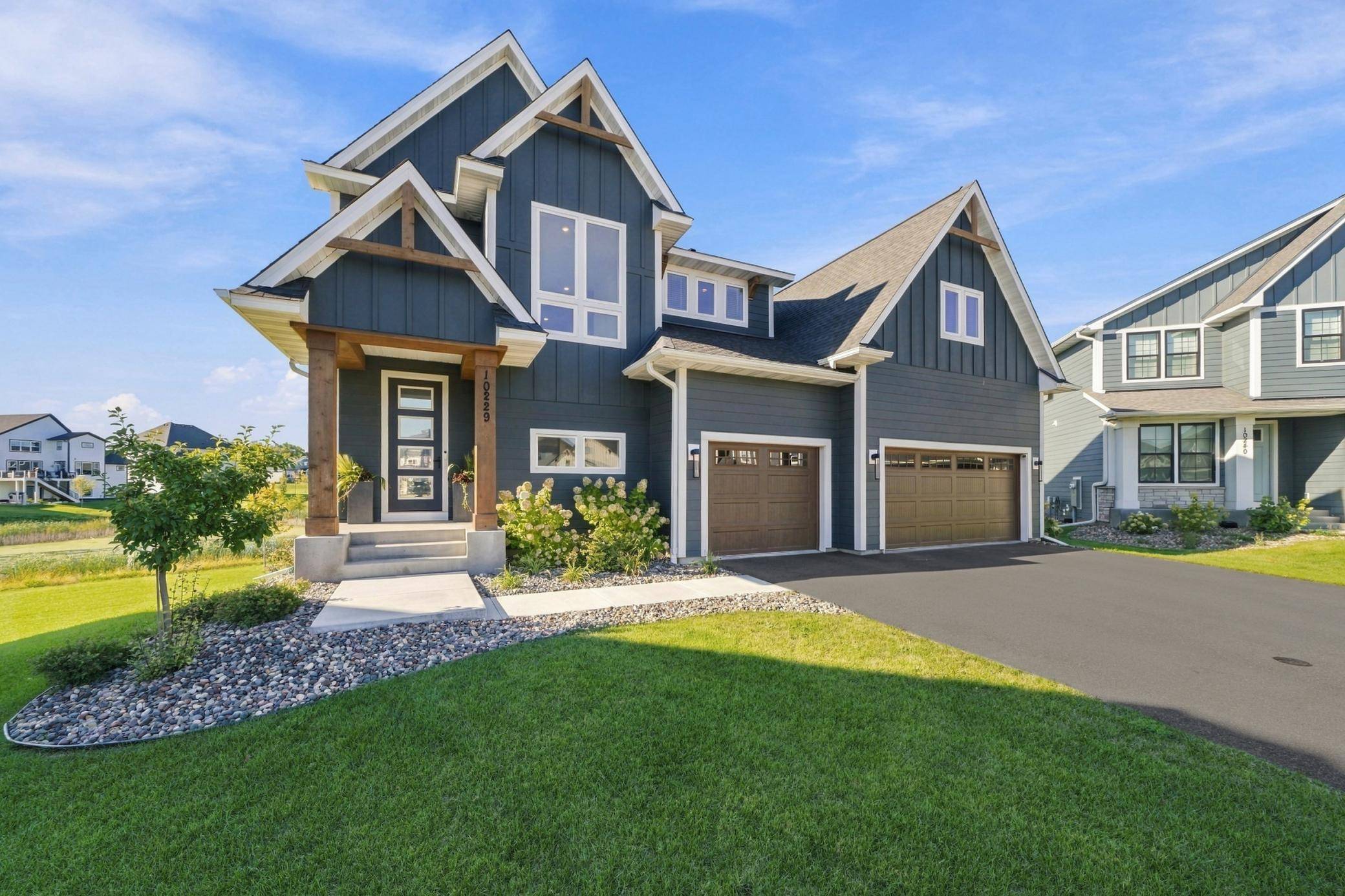 10229 Queensland LN N, Maple Grove, MN 55311