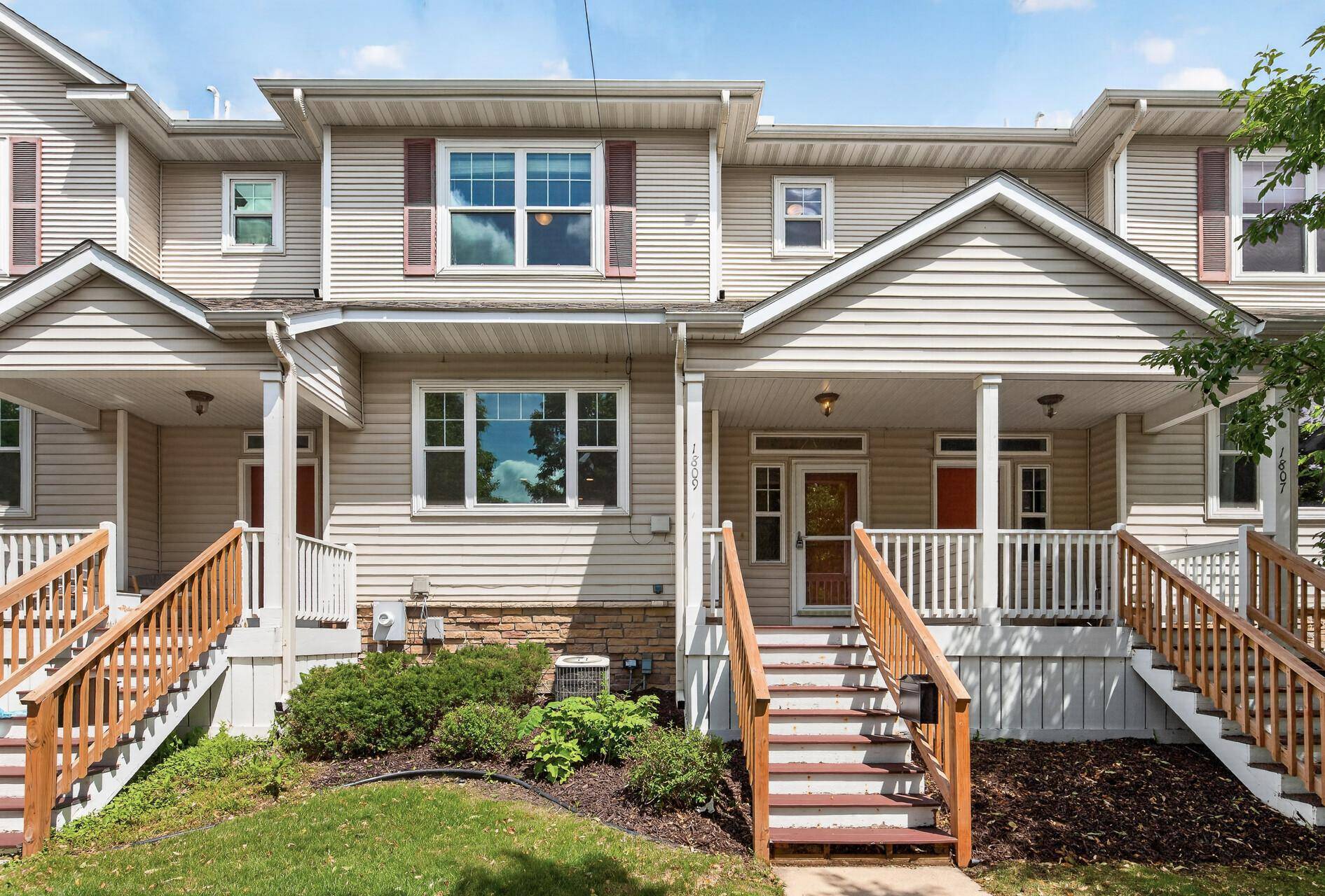1809 3rd ST NE, Minneapolis, MN 55418