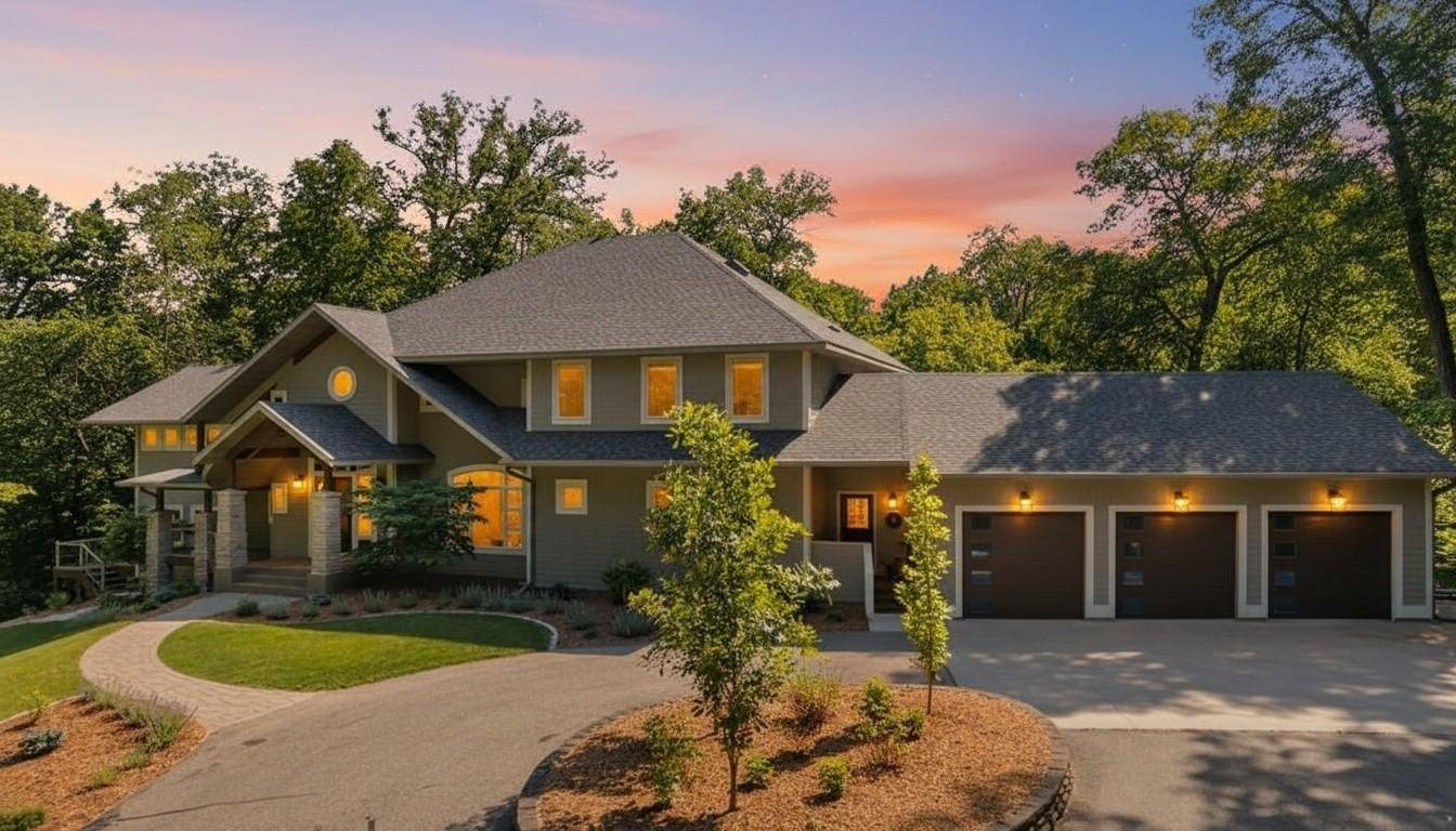 4400 Ettenmoor LN SW, Rochester, MN 55902