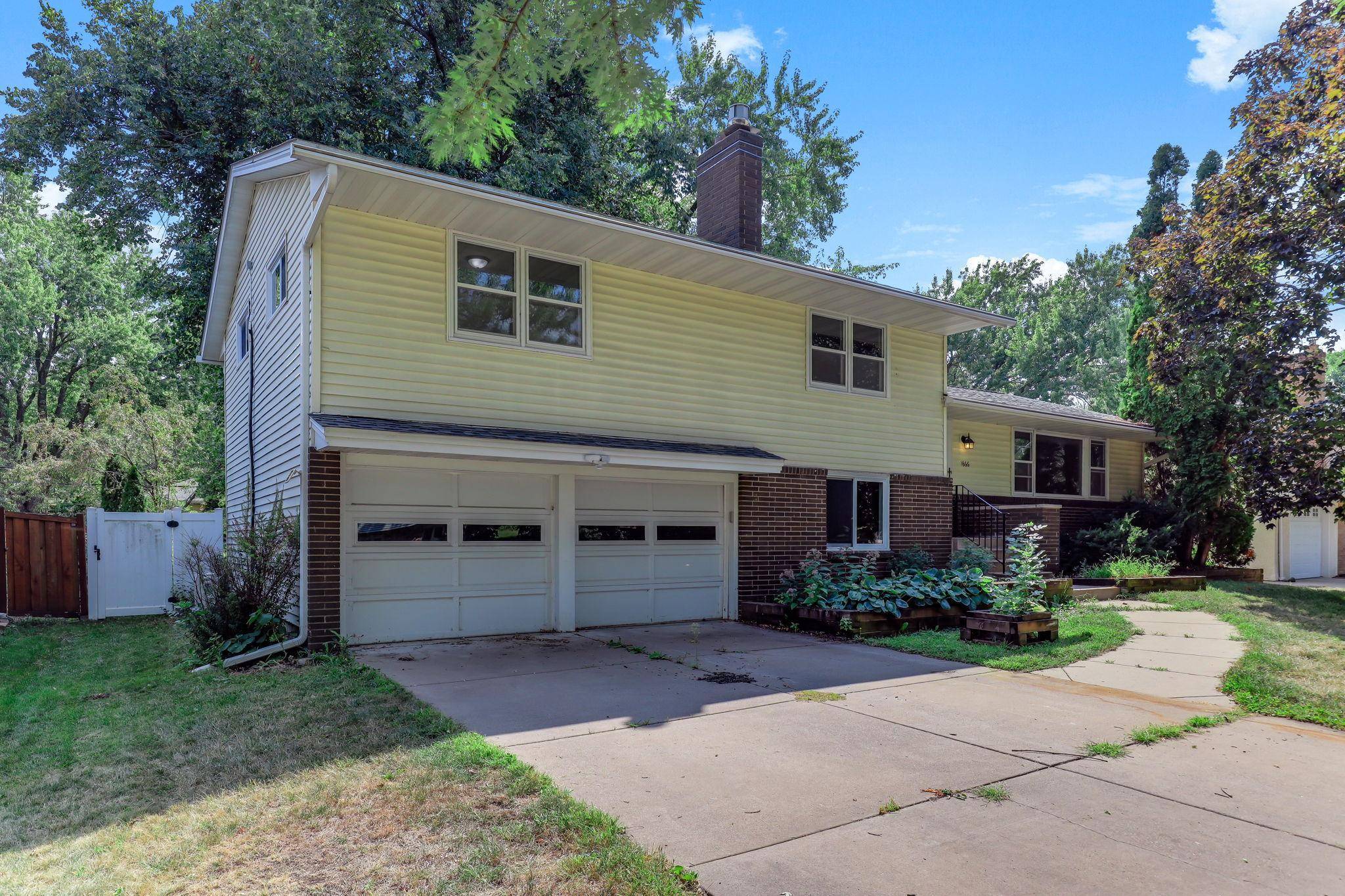 1866 Shryer AVE W, Roseville, MN 55113