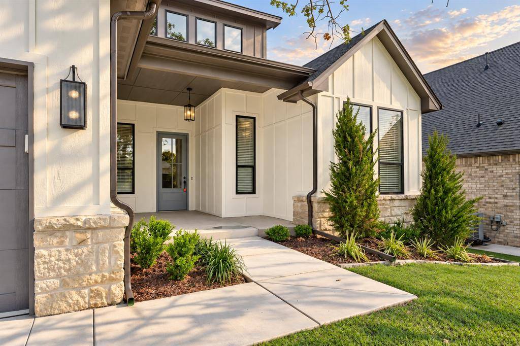 3349 Bourgogne ST, Edmond, OK 73034