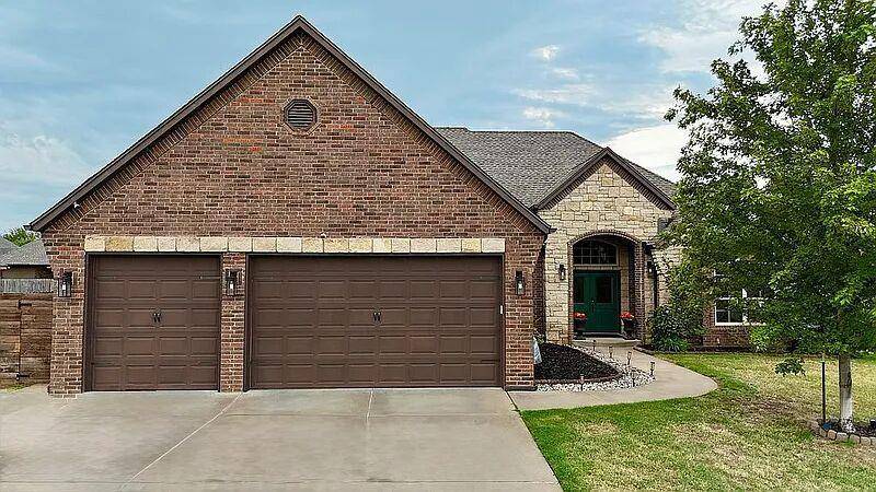 12624 Lexington DR, Oklahoma City, OK 73173