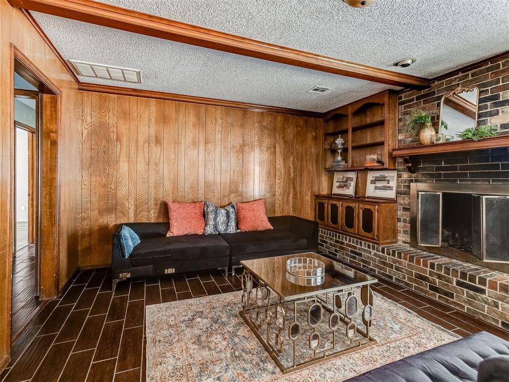 2111 Bellaire DR, Moore, OK 73160